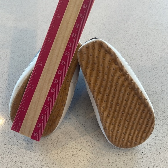 Old Navy Toddler Brown Shoes Size 6-12M - Picture 5 of 5